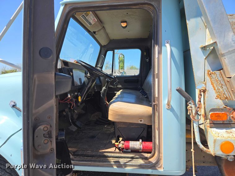 image for item ET5169 1993 International 4600 dump truck