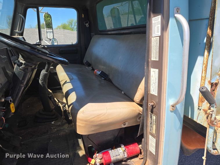 image for item ET5169 1993 International 4600 dump truck