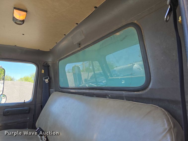 image for item ET5169 1993 International 4600 dump truck