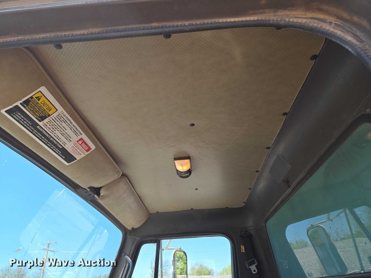 image for item ET5169 1993 International 4600 dump truck