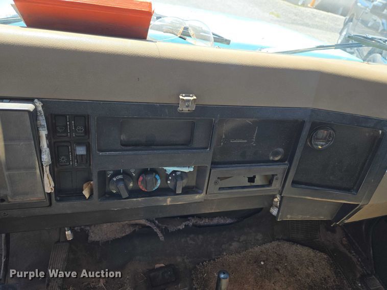 image for item ET5169 1993 International 4600 dump truck