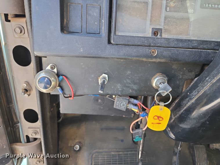 image for item ET5169 1993 International 4600 dump truck