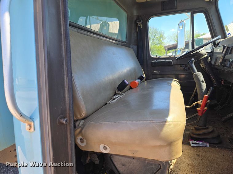 image for item ET5169 1993 International 4600 dump truck
