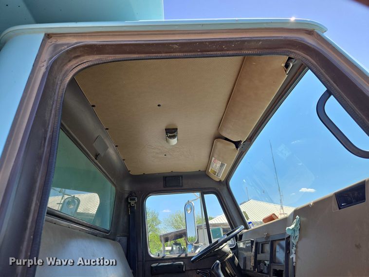 image for item ET5169 1993 International 4600 dump truck
