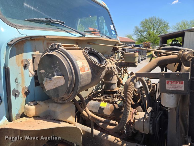 image for item ET5169 1993 International 4600 dump truck