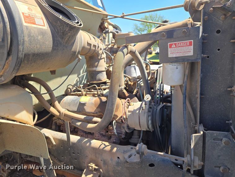 image for item ET5169 1993 International 4600 dump truck