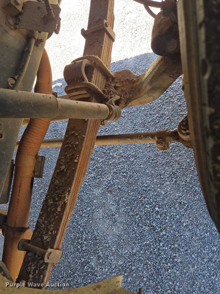 image for item ET5169 1993 International 4600 dump truck