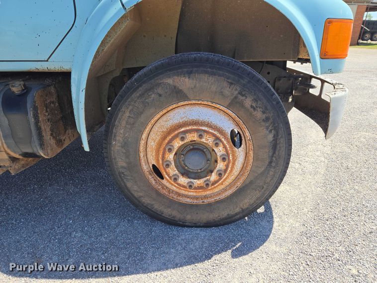 image for item ET5169 1993 International 4600 dump truck