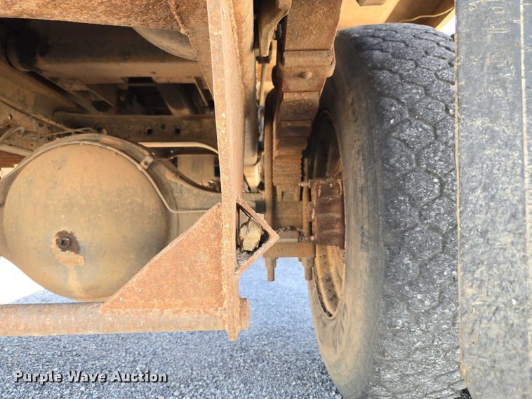 image for item ET5169 1993 International 4600 dump truck