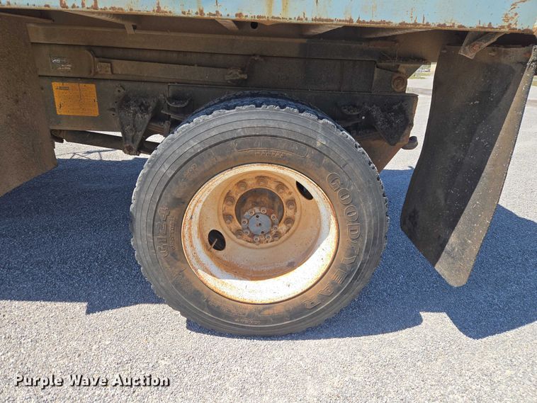 image for item ET5169 1993 International 4600 dump truck