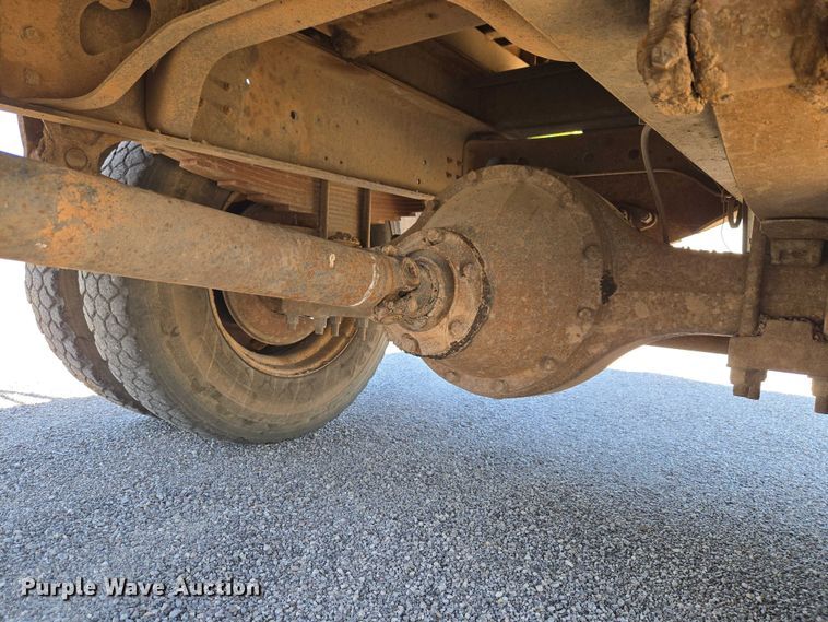 image for item ET5169 1993 International 4600 dump truck