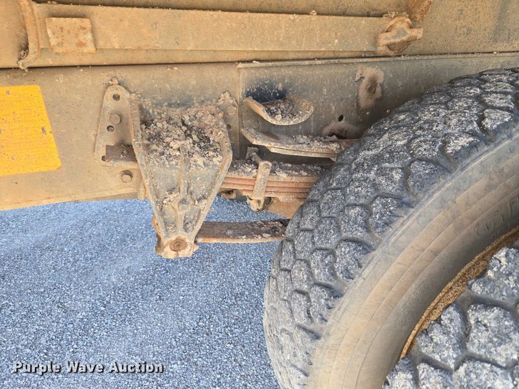 image for item ET5169 1993 International 4600 dump truck