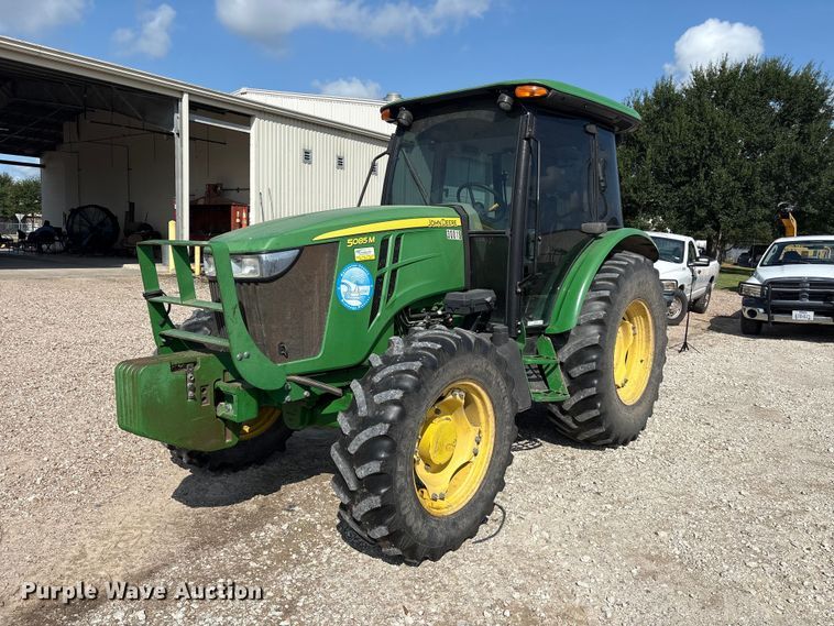 image for item EU0784 2013 John Deere 5085M MFWD tractor