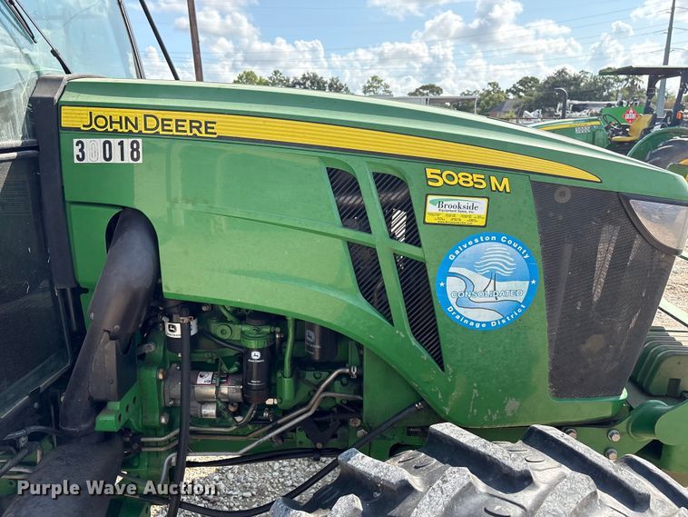 image for item EU0784 2013 John Deere 5085M MFWD tractor