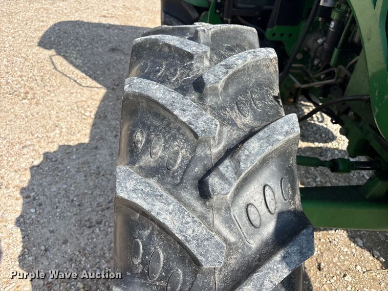image for item EU0784 2013 John Deere 5085M MFWD tractor