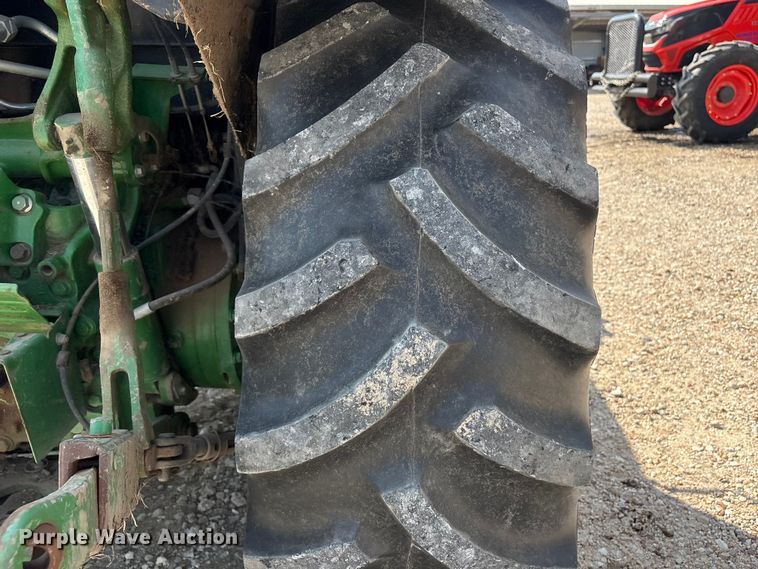 image for item EU0784 2013 John Deere 5085M MFWD tractor