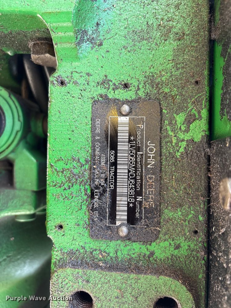 image for item EU0784 2013 John Deere 5085M MFWD tractor