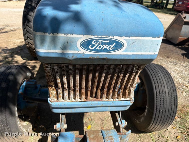 image for item EV2488 1984 Ford 1910 tractor