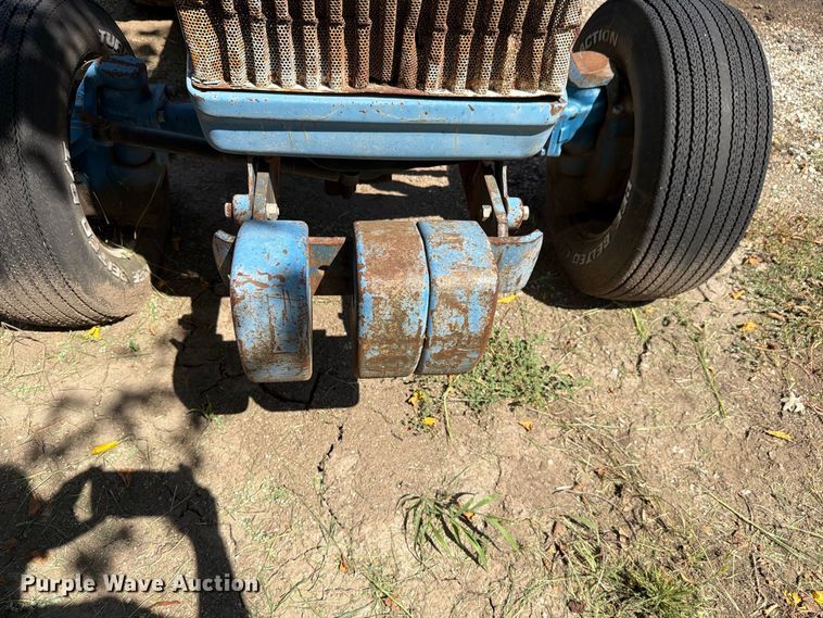 image for item EV2488 1984 Ford 1910 tractor