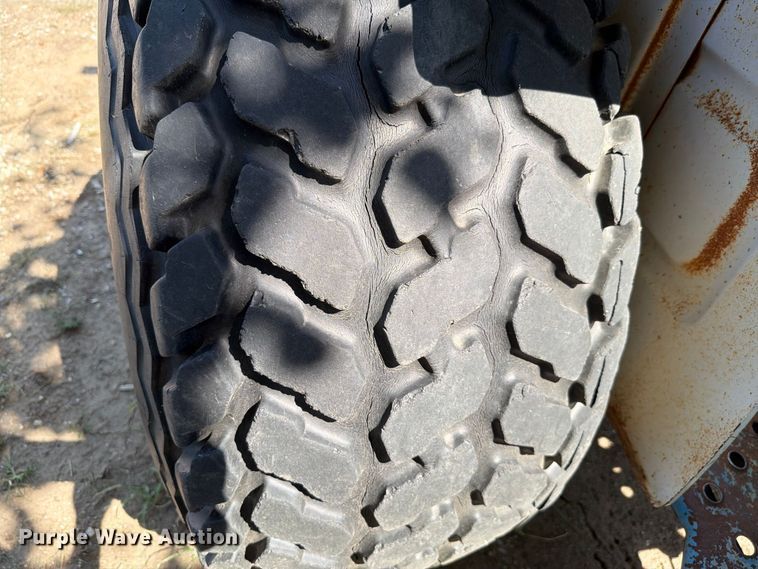 image for item EV2488 1984 Ford 1910 tractor