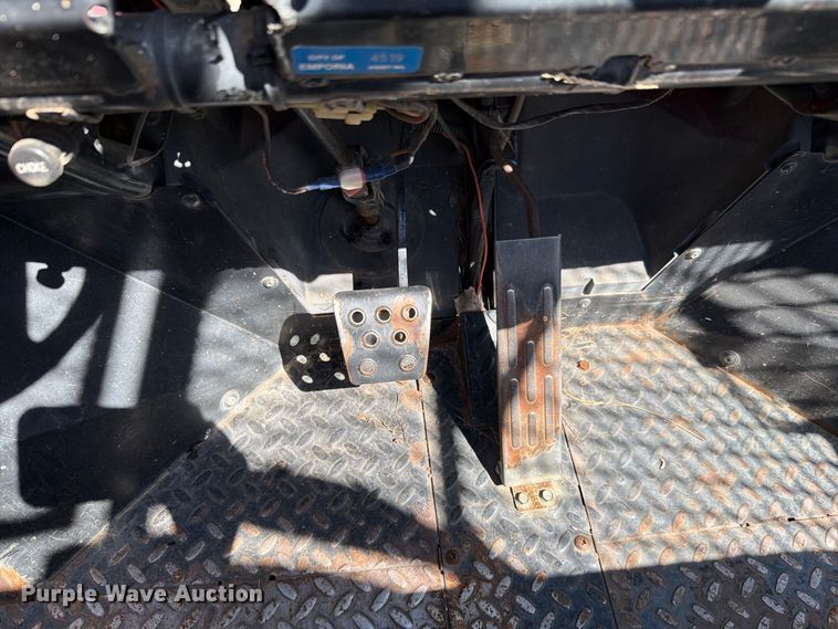 image for item EV2490 1998 Kawasaki Mule 2500 utility vehicle