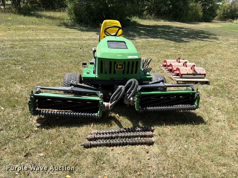 image for item EV2493 2001 John Deere 2653 A reel mower