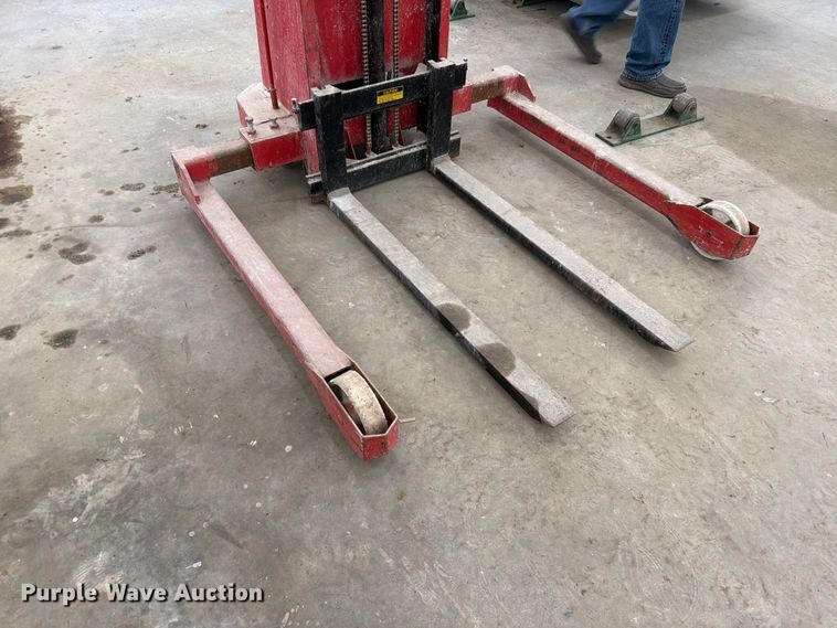 image for item EV2496 Moble Lift pallet stacker