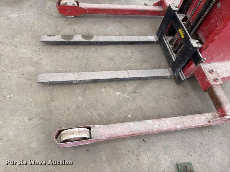 image for item EV2496 Moble Lift pallet stacker