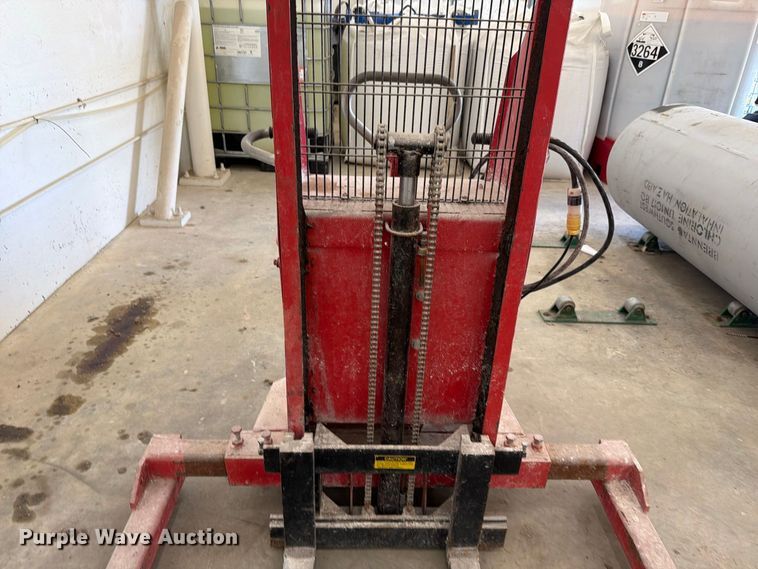 image for item EV2496 Moble Lift pallet stacker