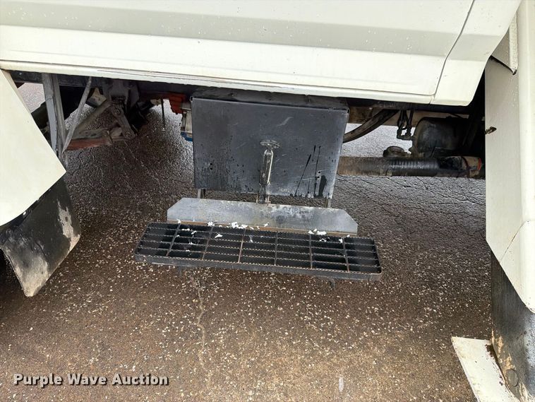 image for item EV2499 1997 Ford F800 digger derrick truck