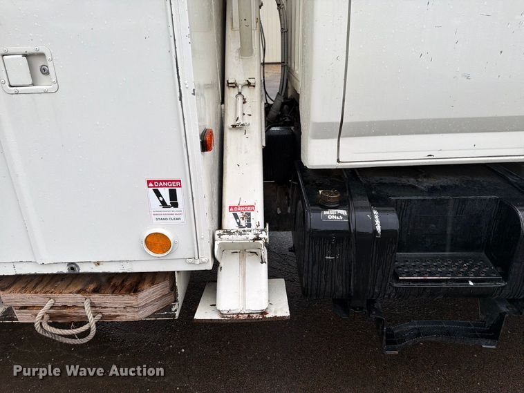 image for item EV2499 1997 Ford F800 digger derrick truck