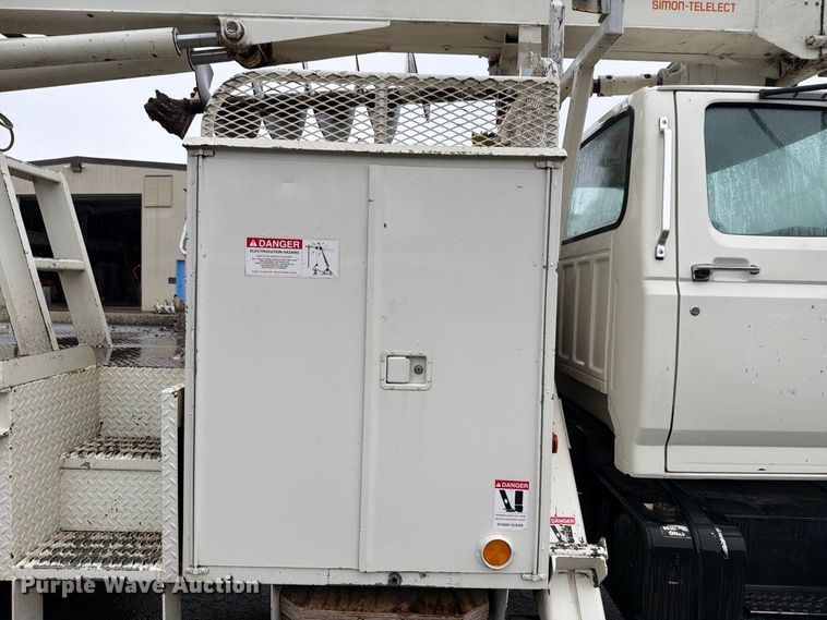 image for item EV2499 1997 Ford F800 digger derrick truck