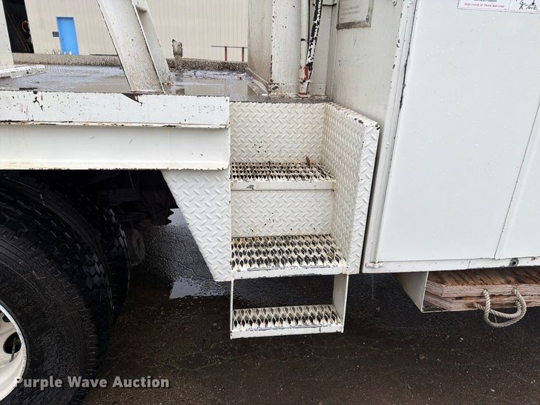 image for item EV2499 1997 Ford F800 digger derrick truck