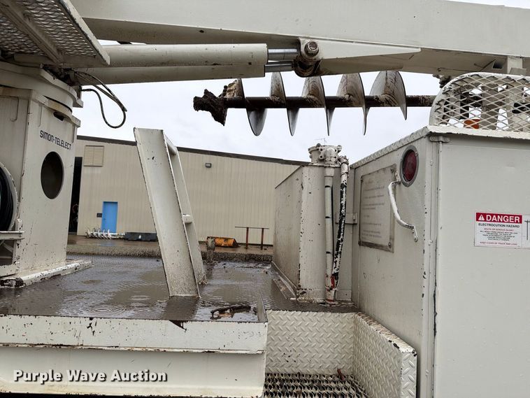 image for item EV2499 1997 Ford F800 digger derrick truck