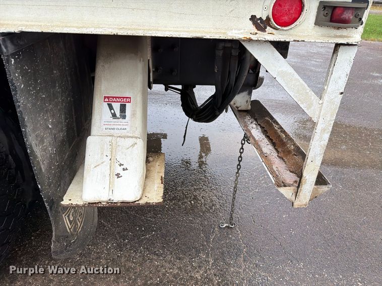 image for item EV2499 1997 Ford F800 digger derrick truck
