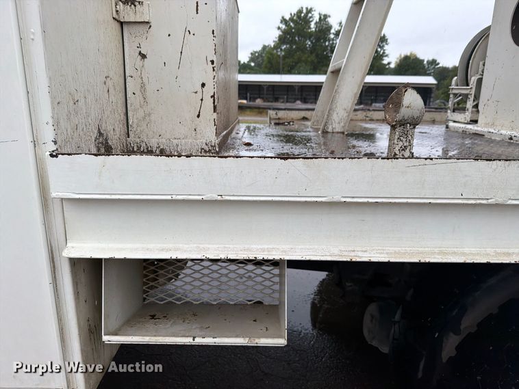 image for item EV2499 1997 Ford F800 digger derrick truck