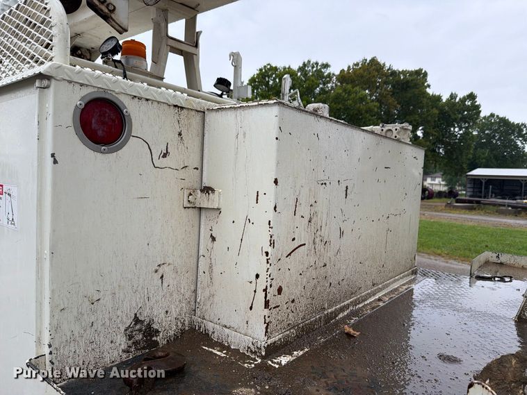 image for item EV2499 1997 Ford F800 digger derrick truck