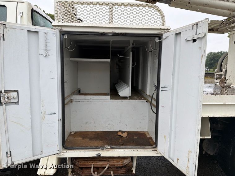 image for item EV2499 1997 Ford F800 digger derrick truck
