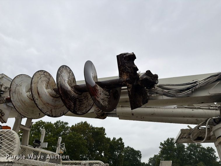 image for item EV2499 1997 Ford F800 digger derrick truck