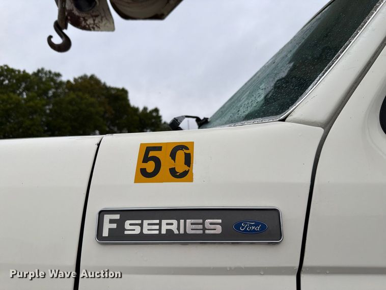 image for item EV2499 1997 Ford F800 digger derrick truck