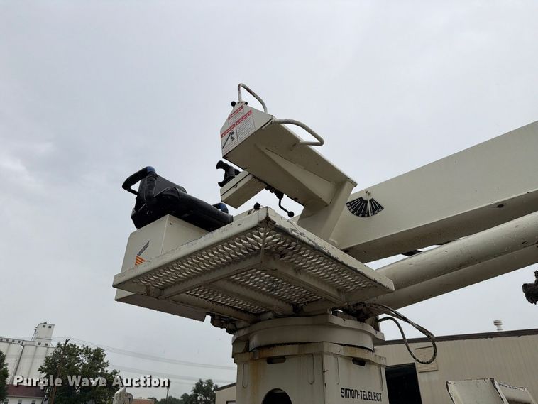 image for item EV2499 1997 Ford F800 digger derrick truck