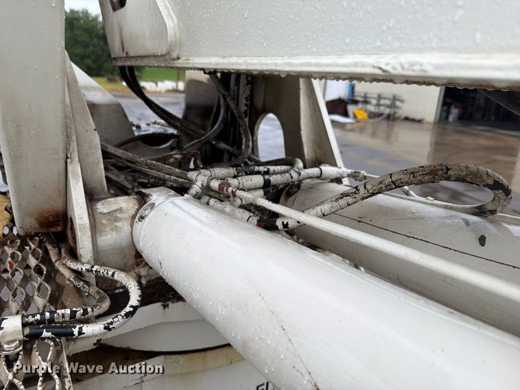 image for item EV2499 1997 Ford F800 digger derrick truck