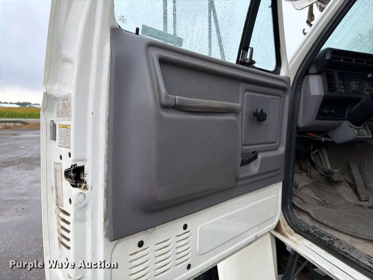 image for item EV2499 1997 Ford F800 digger derrick truck