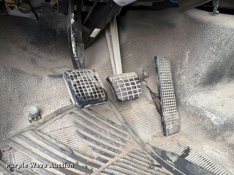 image for item EV2499 1997 Ford F800 digger derrick truck