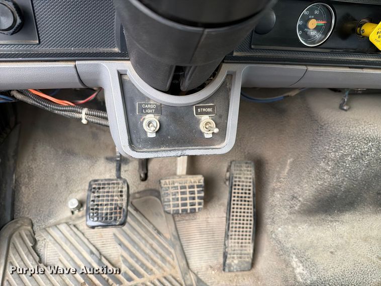 image for item EV2499 1997 Ford F800 digger derrick truck