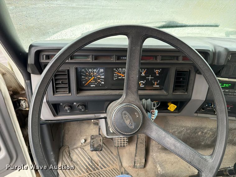 image for item EV2499 1997 Ford F800 digger derrick truck