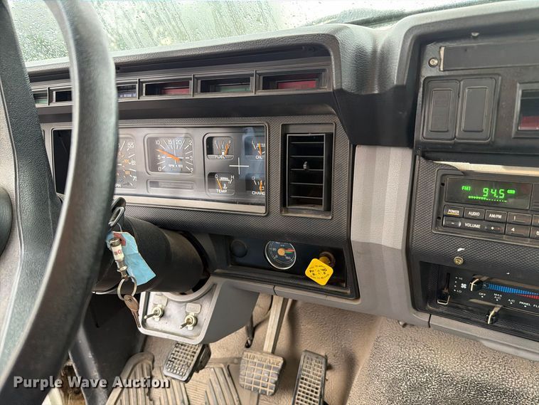 image for item EV2499 1997 Ford F800 digger derrick truck