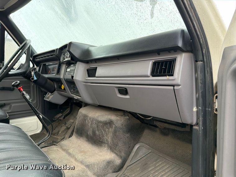 image for item EV2499 1997 Ford F800 digger derrick truck