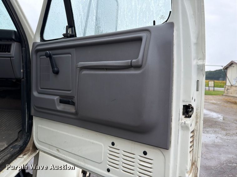 image for item EV2499 1997 Ford F800 digger derrick truck