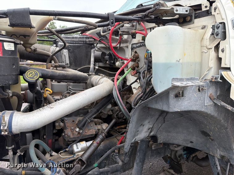 image for item EV2499 1997 Ford F800 digger derrick truck